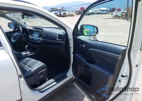 2017 Toyota Highlander Se из США, поврежденный, VIN 5TDJZRFH4HS363549